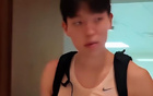 肉眼可见“精瘦”！杨瀚森抵达杭州随男篮汇合 有望出战荷兰热身赛